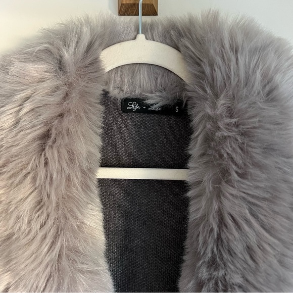 Coat with faux fur trim - Picture 3 of 6